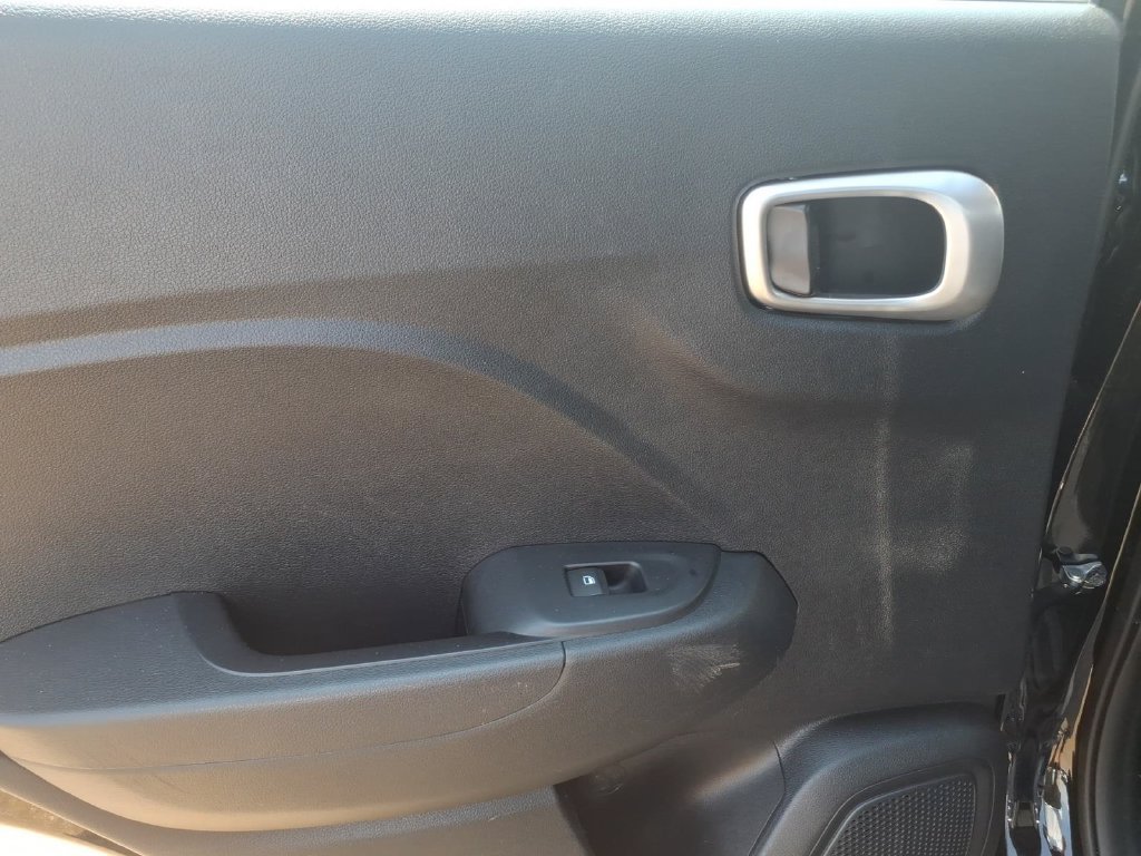 Certified 2025 Hyundai Venue SE FWD image 11