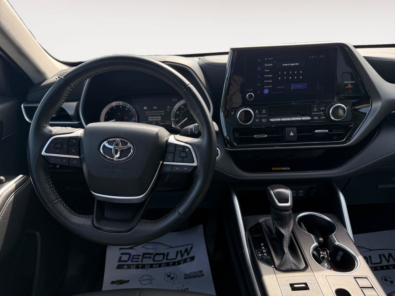 Used 2025 Toyota Highlander LE AWD/4WD image 13