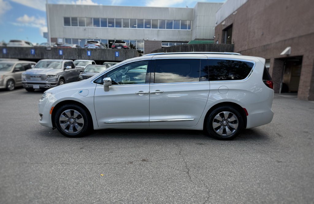 Used 2019 Chrysler Pacifica Limited w/ Advanced Safetytec Group FWD image 14