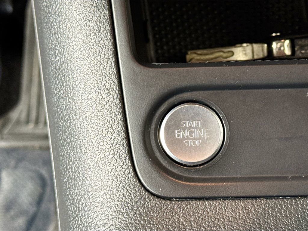 Used 2017 Volkswagen Tiguan Limited w/ Premium Package image 16