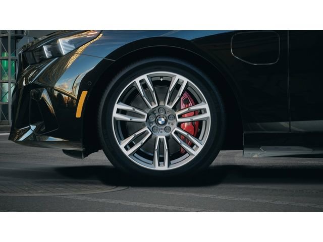 New 2026 BMW 550e xDrive w/ Executive Package image 7