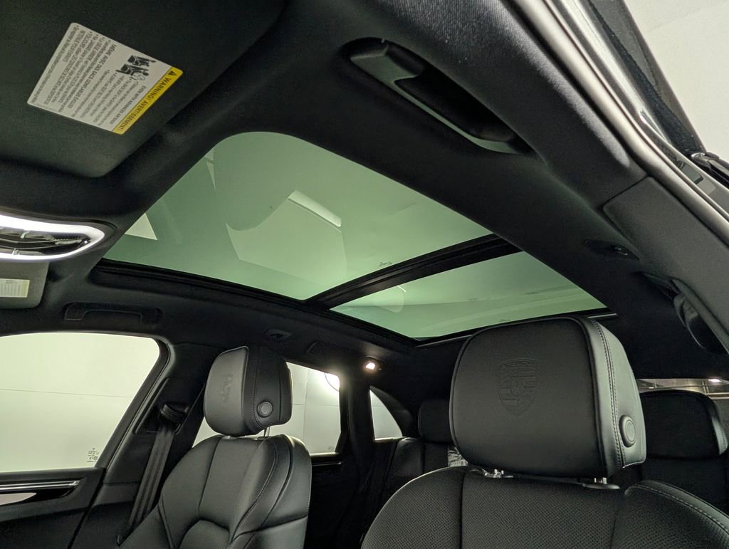 New 2026 Porsche Macan image 32