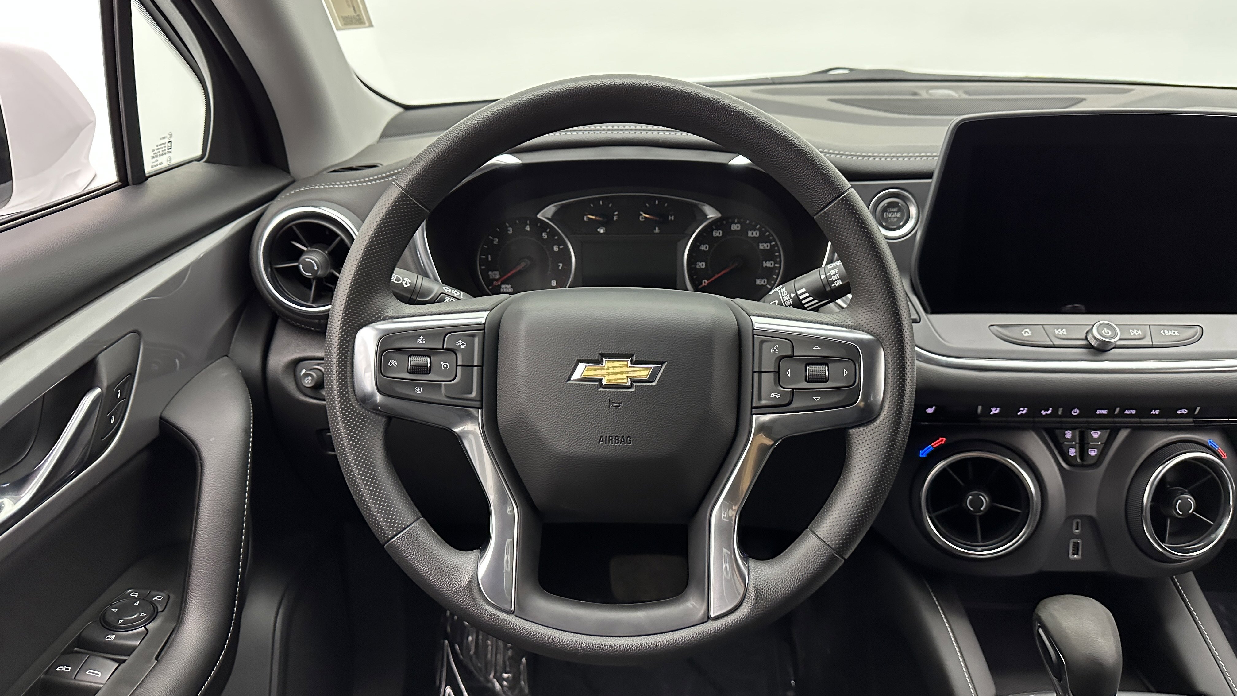 Used 2025 Chevrolet Blazer LT image 23