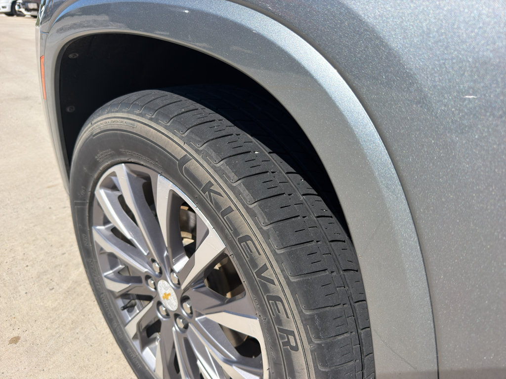 Used 2023 Chevrolet Traverse Premier AWD/4WD image 9