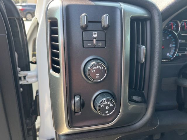Used 2019 Chevrolet Silverado 1500 LT w/ Texas Edition AWD/4WD image 17