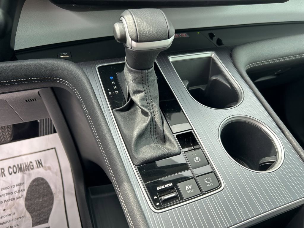 Used 2025 Toyota Sienna XLE image 11