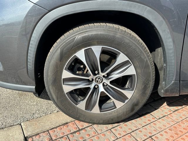 Used 2020 Toyota Highlander XLE image 9