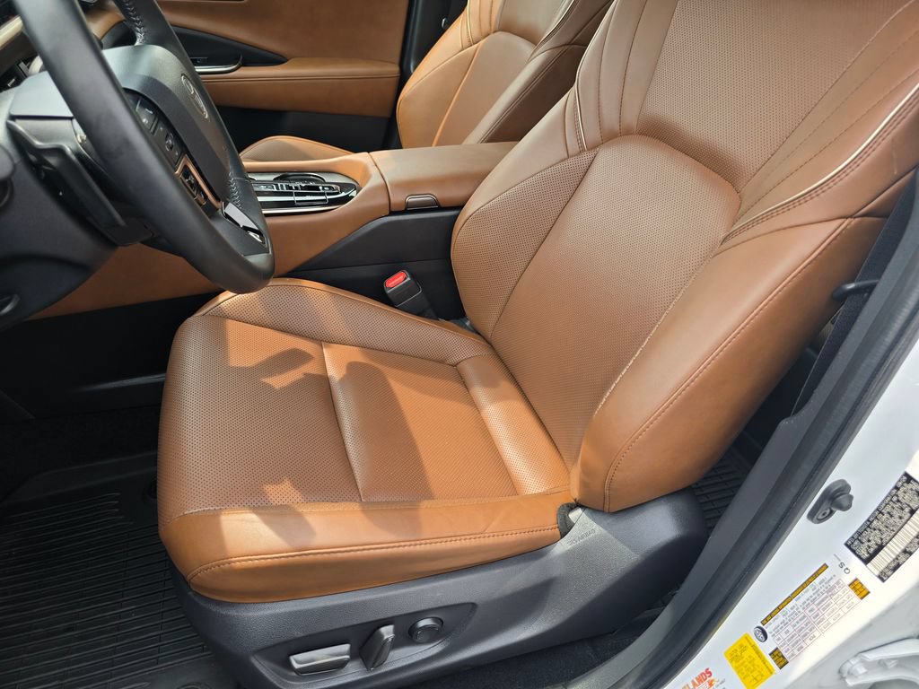 Used 2025 Toyota Crown Signia AWD/4WD image 17