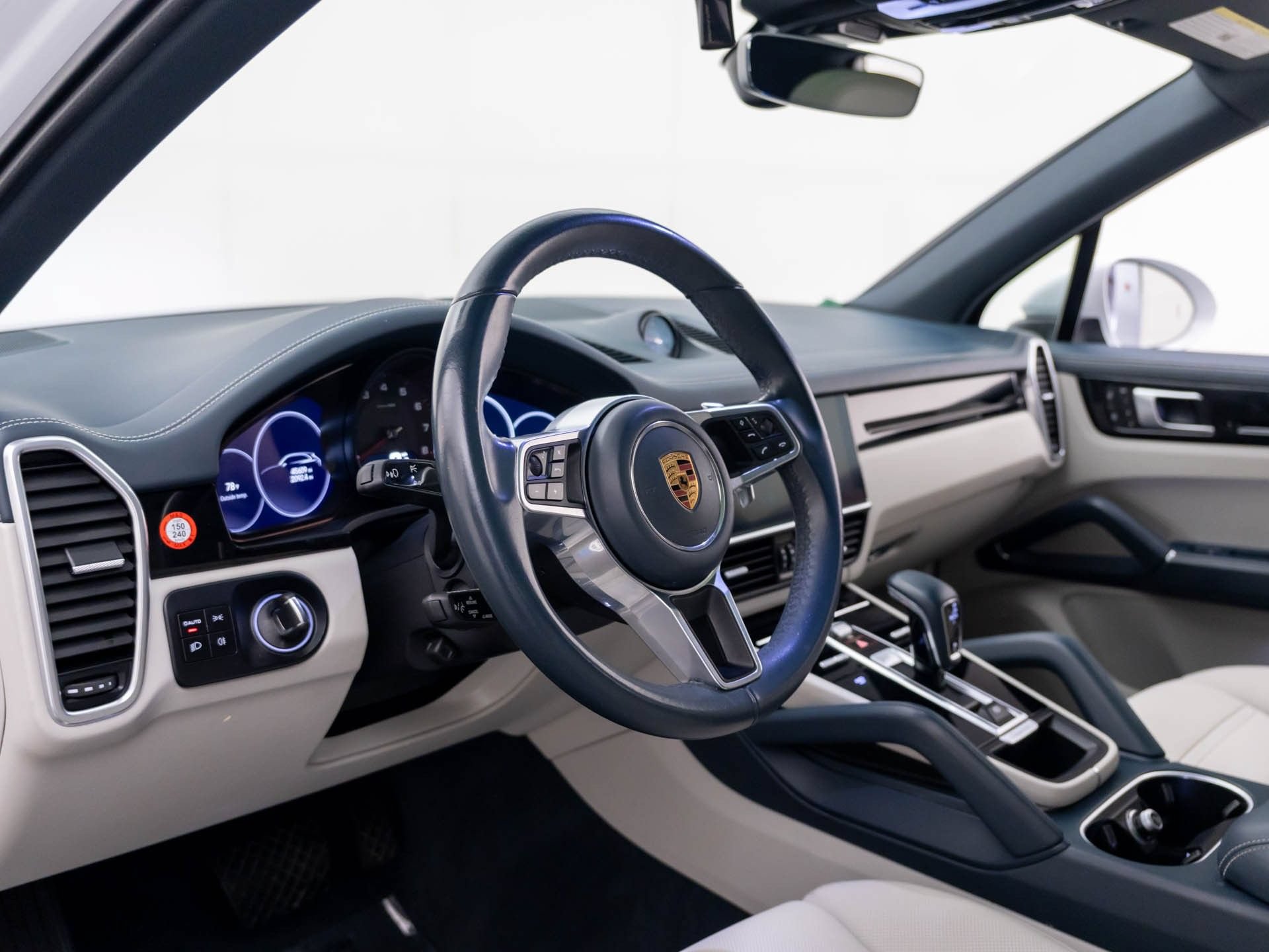 Certified 2022 Porsche Cayenne AWD/4WD image 4