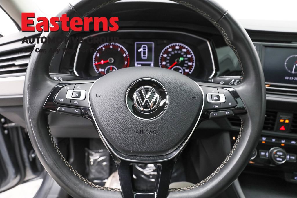 Used 2021 Volkswagen Jetta SE w/ SE Cold Weather Package image 10