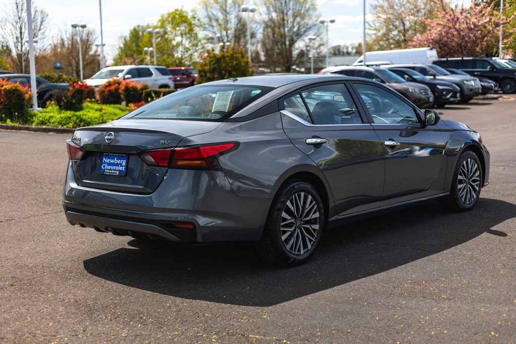 Used 2024 Nissan Altima 2.5 SV FWD image 9