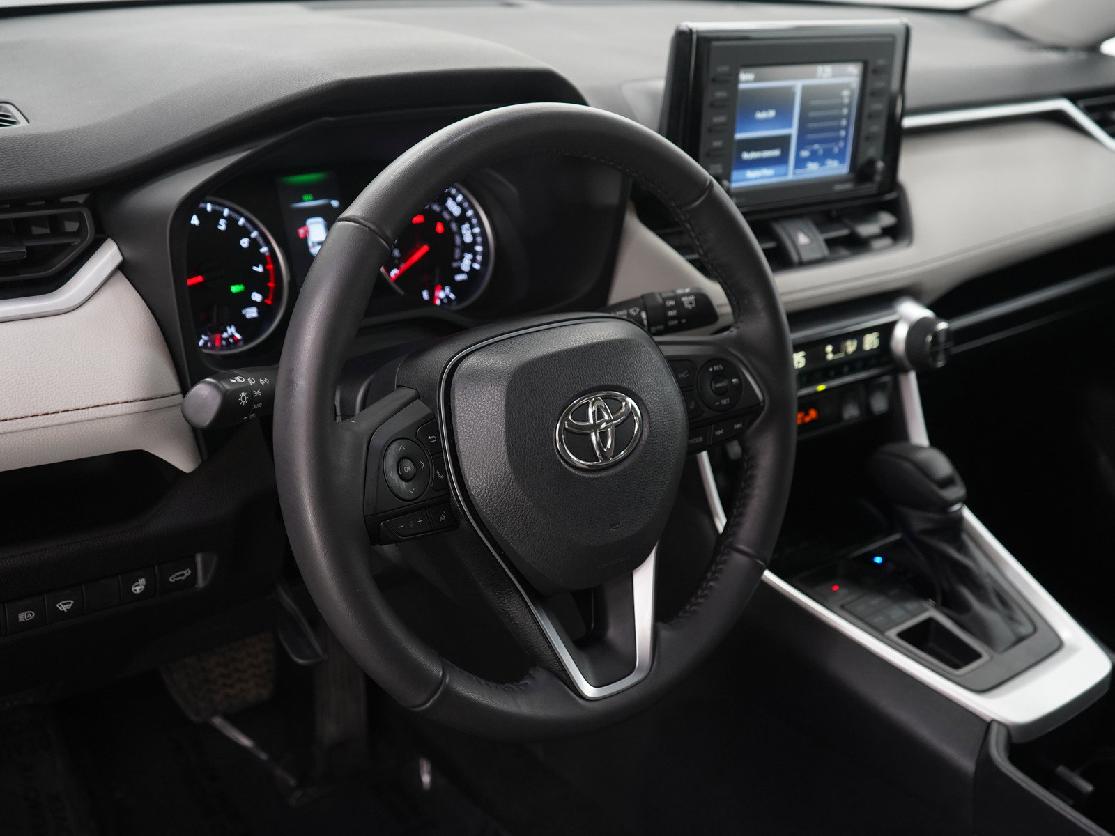 Used 2022 Toyota RAV4 XLE image 21