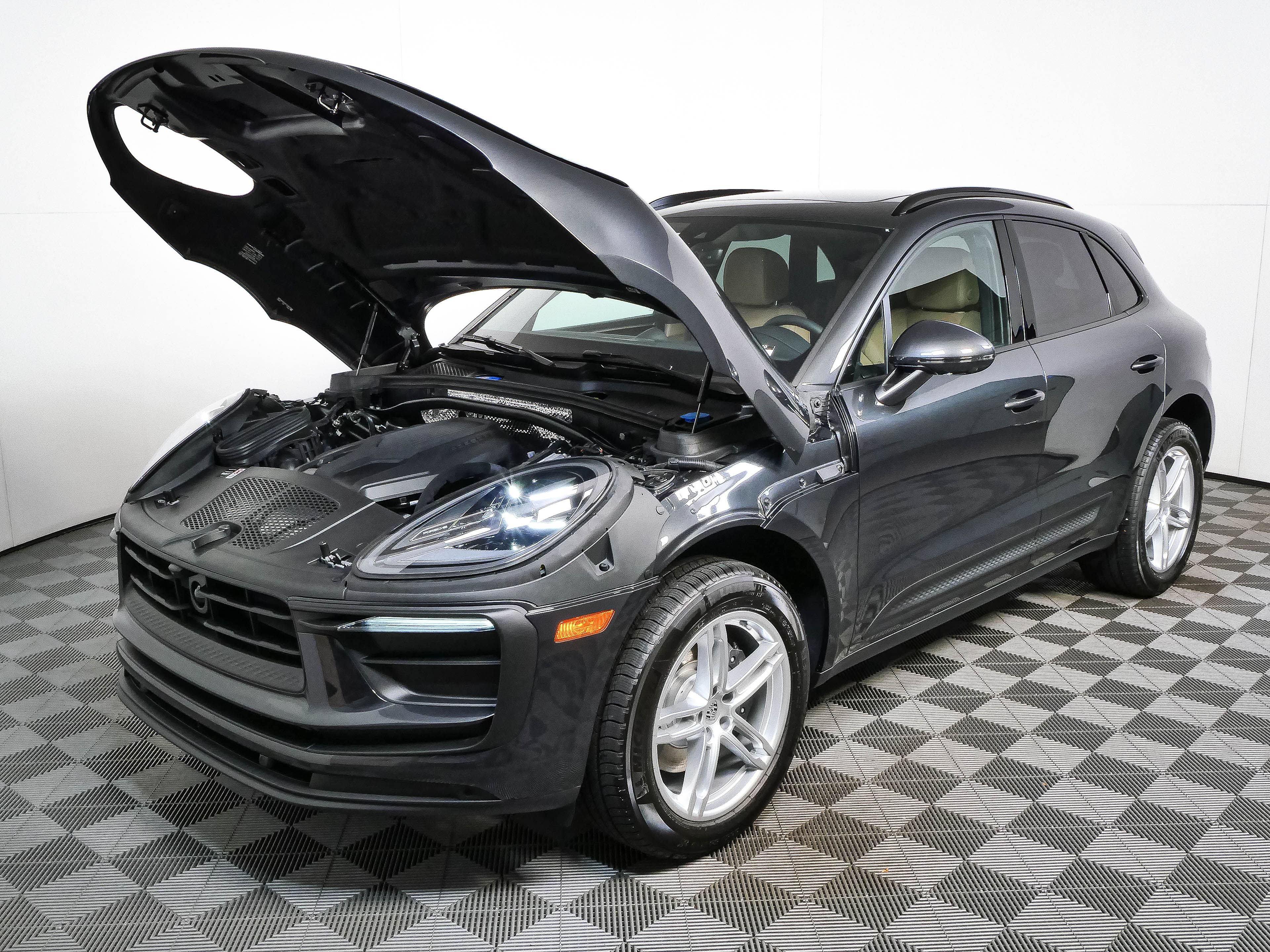 New 2026 Porsche Macan Turbo AWD/4WD image 33