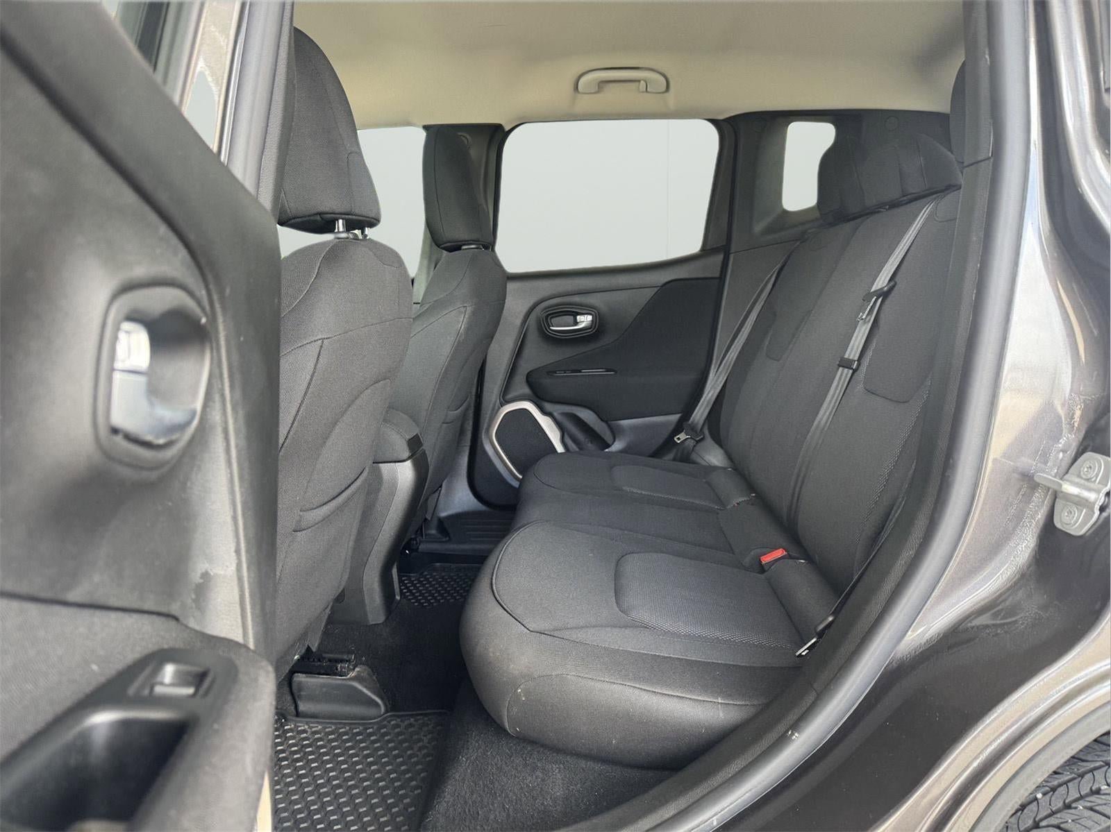 Used 2017 Jeep Renegade Latitude w/ Cold Weather Group AWD/4WD image 9