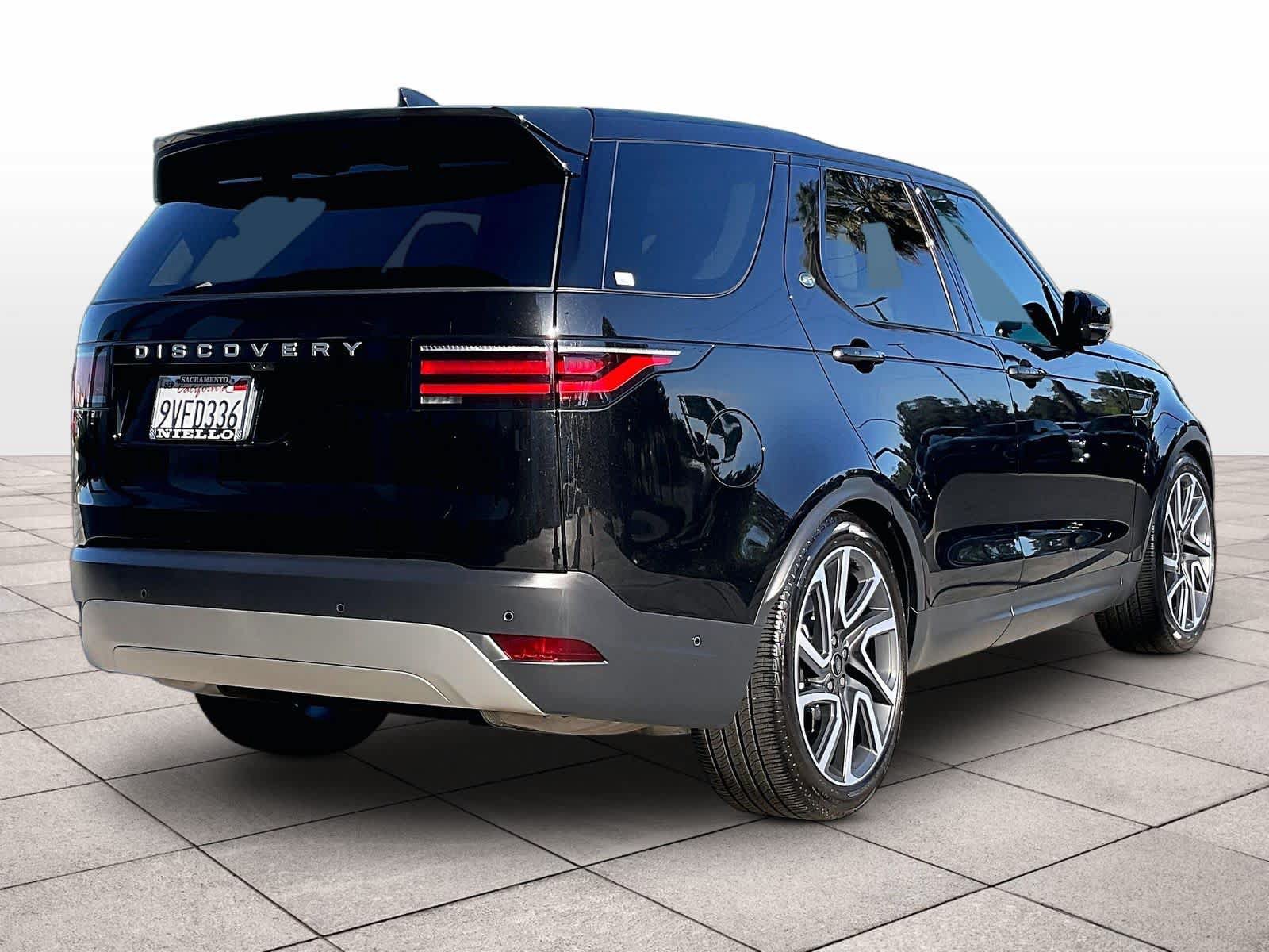 Used 2025 Land Rover Discovery S AWD/4WD image 15