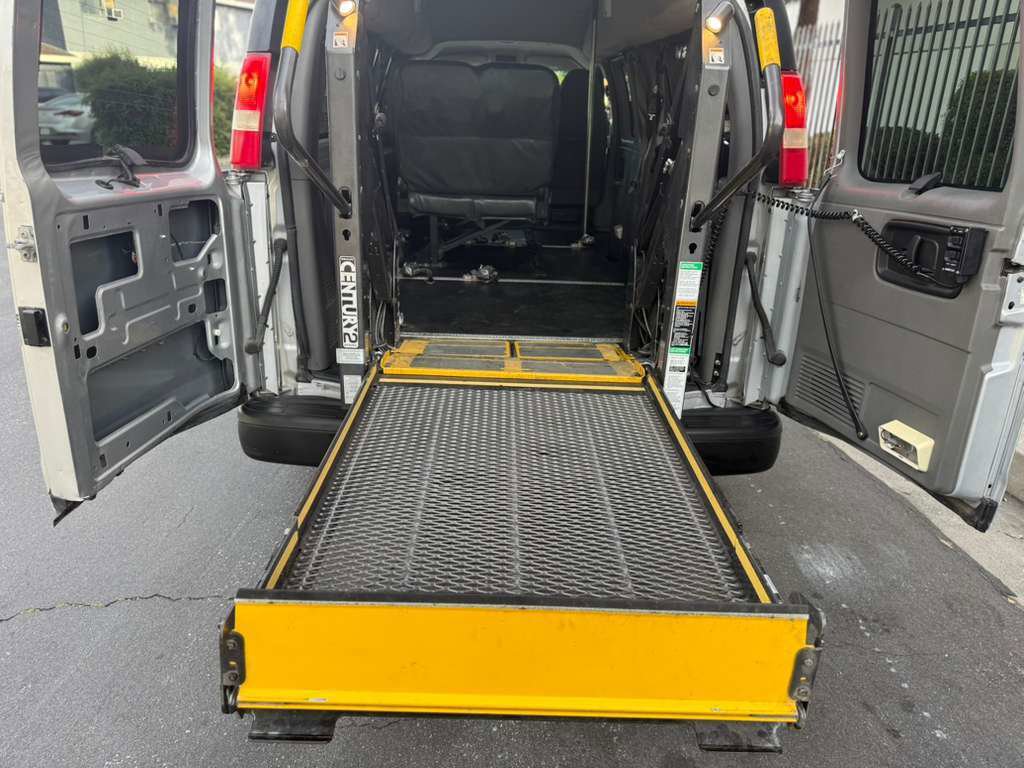 Used 2011 Chevrolet Express 3500 LS RWD image 27