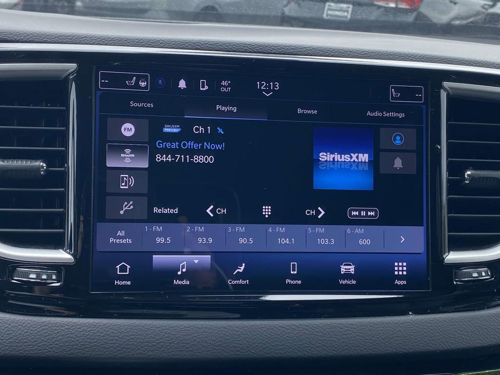 Used 2024 Chrysler Pacifica Touring-L image 25