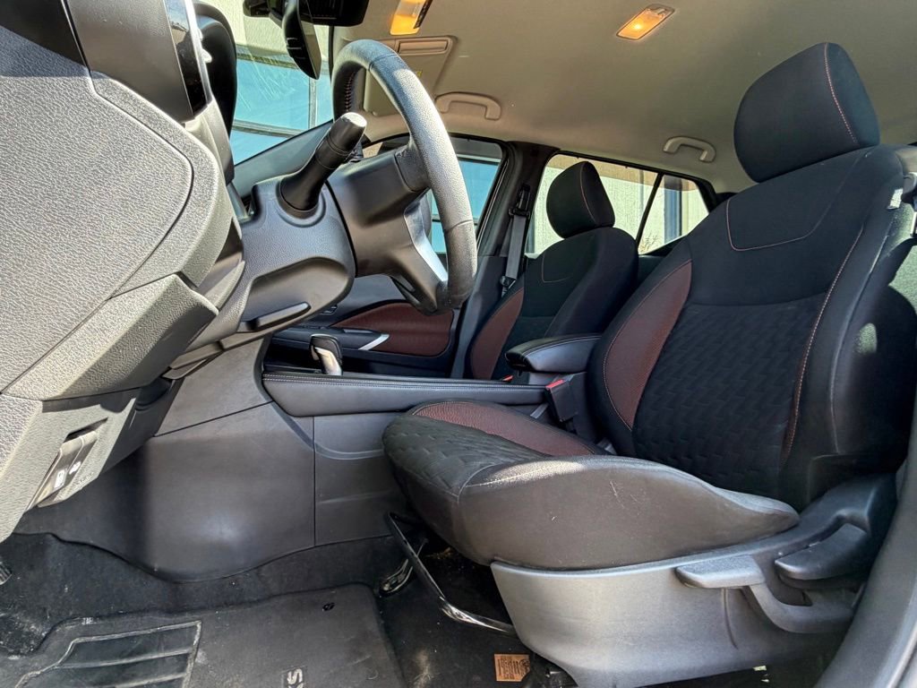 Used 2021 Nissan Kicks SR w/ Interior Electronics Package FWD image 6
