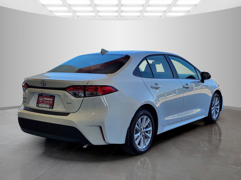 Used 2025 Toyota Corolla LE w/ LE Premium Package image 5