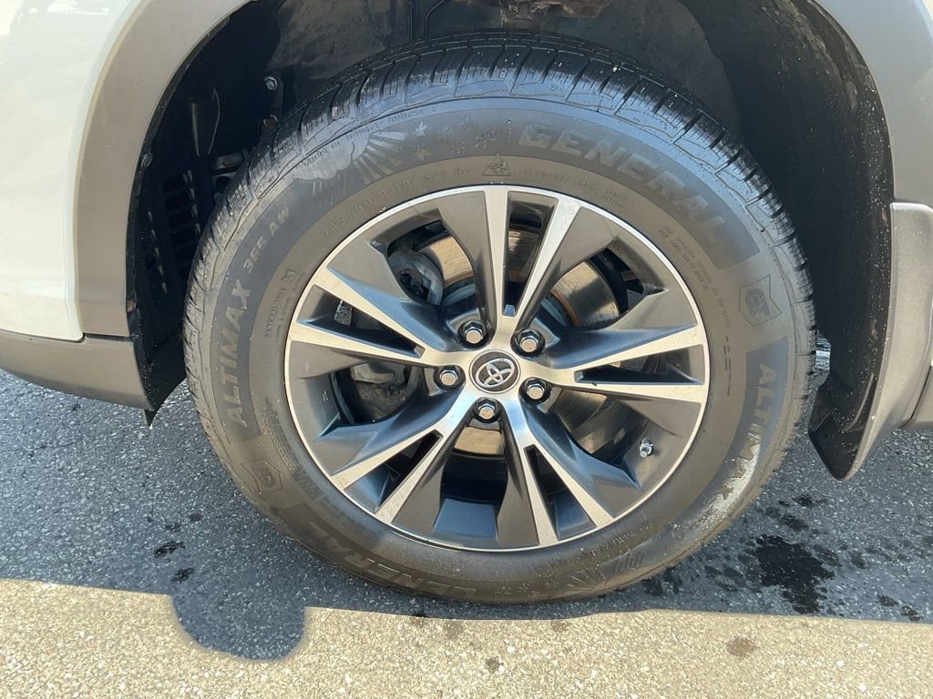 Used 2019 Toyota Highlander Plus AWD/4WD image 9