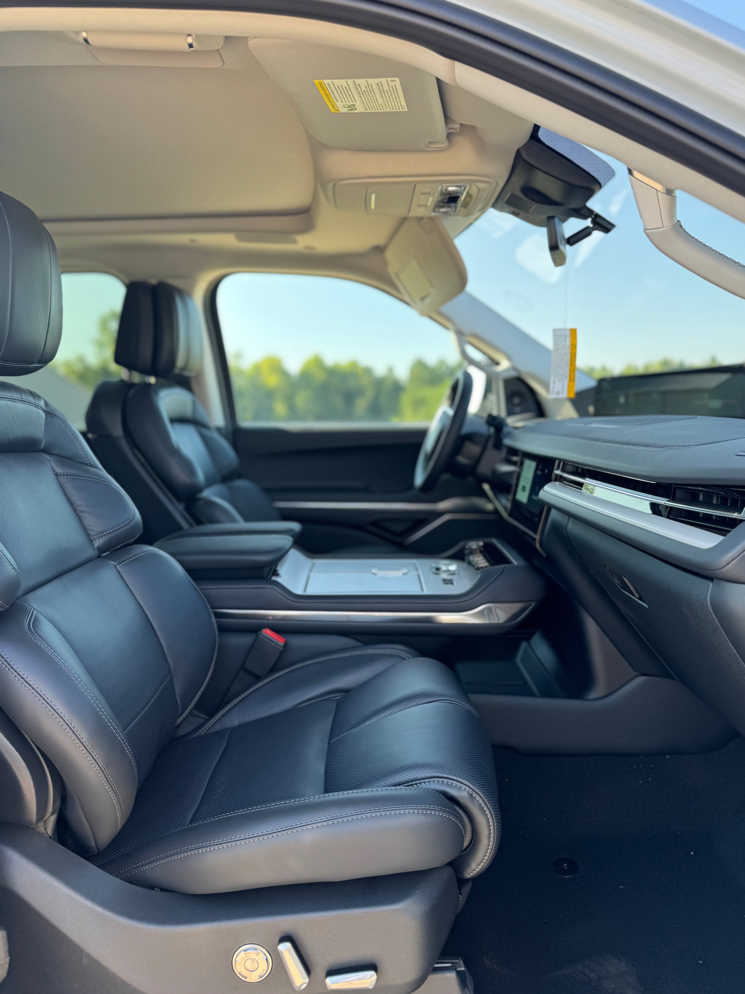 New 2025 Lincoln Navigator L Reserve AWD/4WD image 22