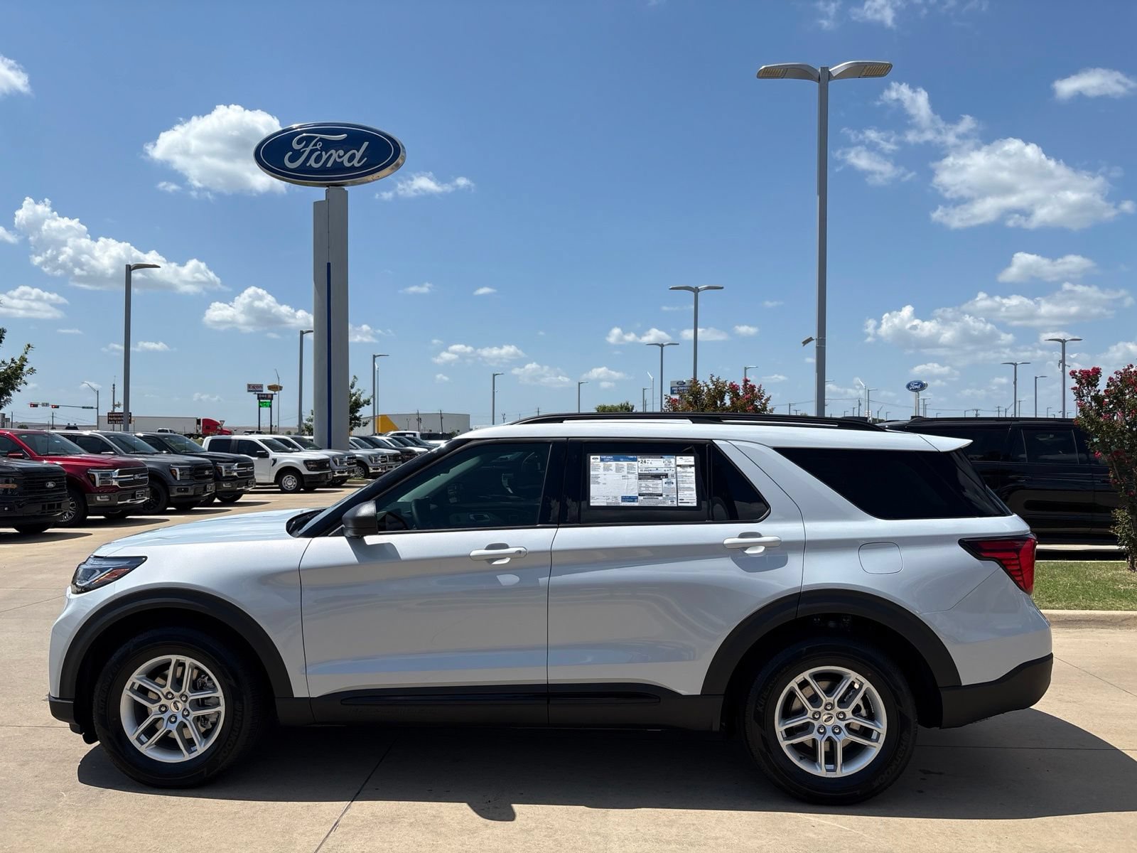 New 2026 Ford Explorer Active w/ Active Comfort Package RWD image 2