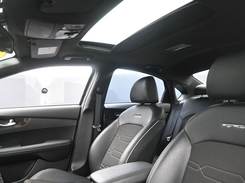 Used 2022 Kia Forte GT-Line w/ GT-Line Premium Package image 16