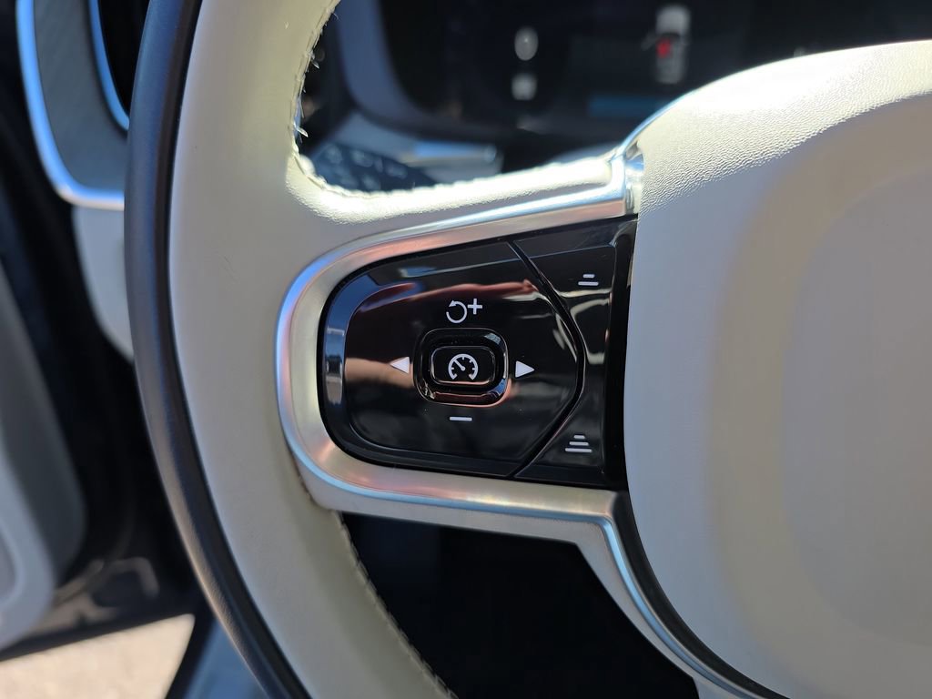 Used 2023 Volvo XC60 B5 Plus w/ Climate Package image 27