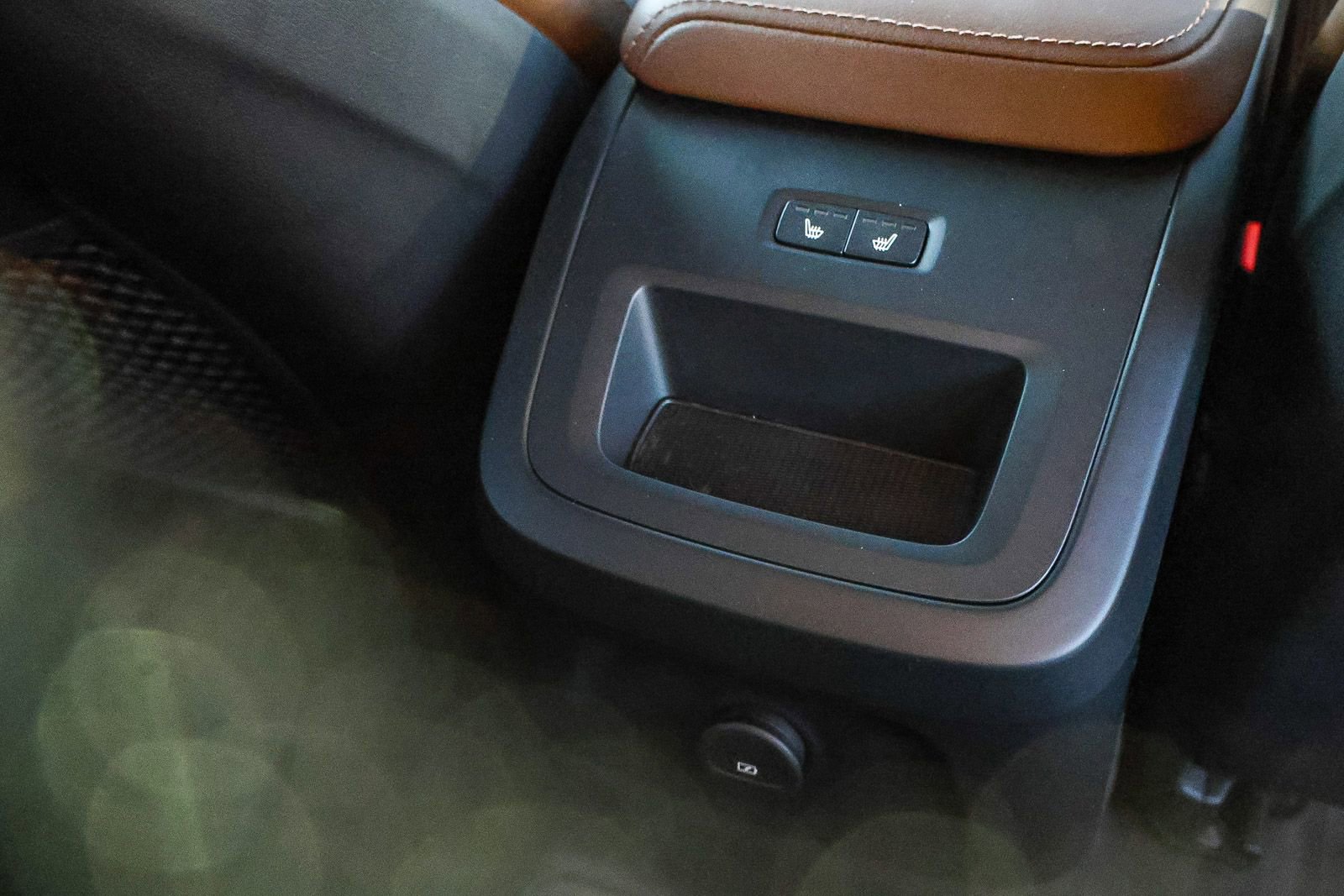 Used 2023 Volvo XC60 T8 Ultimate w/ Climate Package image 22