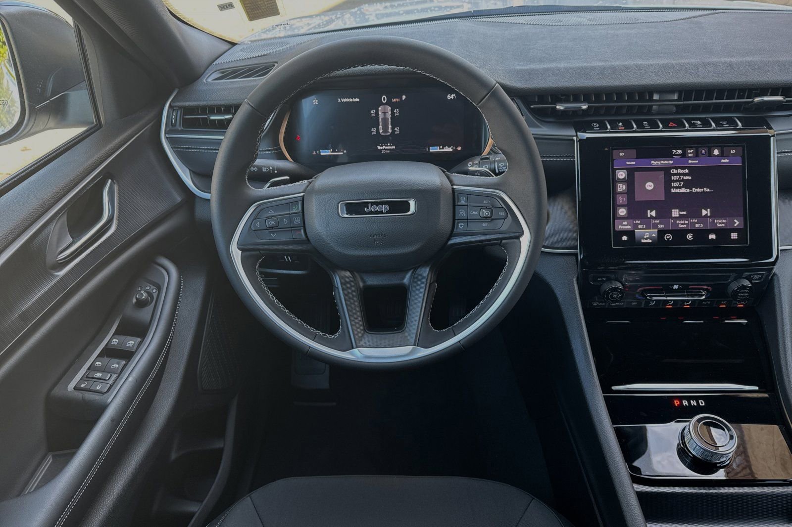 Used 2025 Jeep Grand Cherokee Laredo X image 13