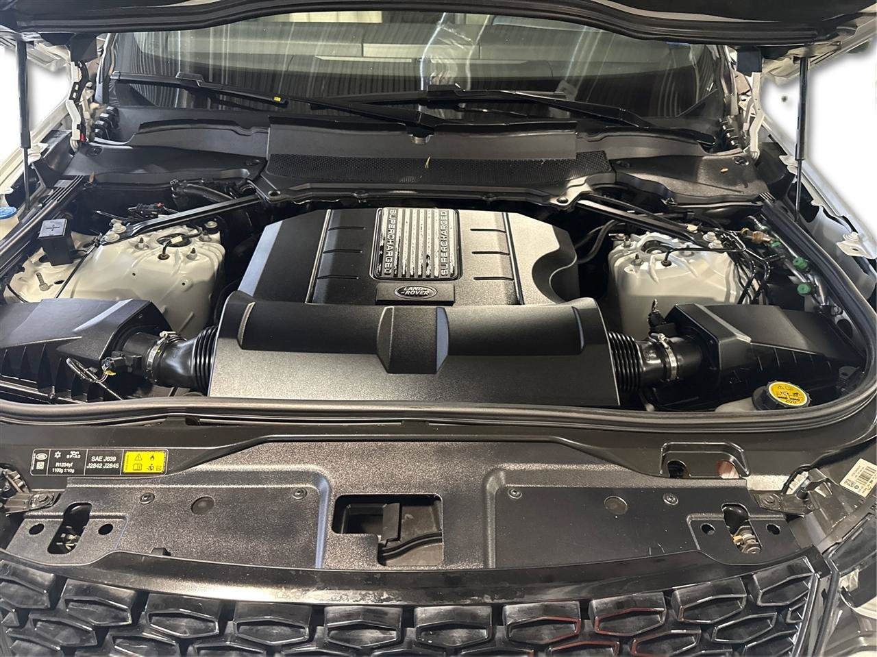 Used 2020 Land Rover Discovery Landmark AWD/4WD image 28