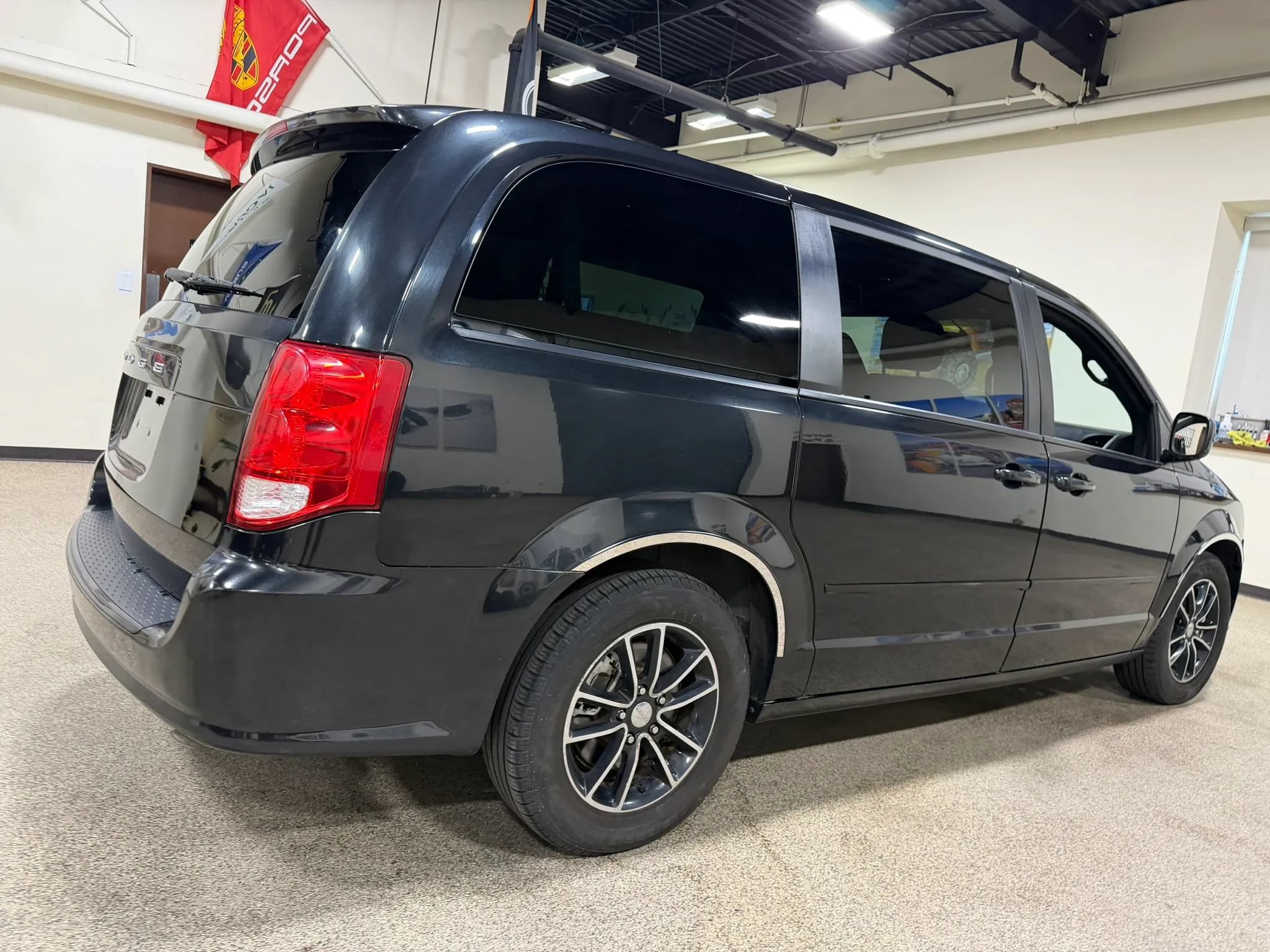 Used 2016 Dodge Grand Caravan SE FWD image 16