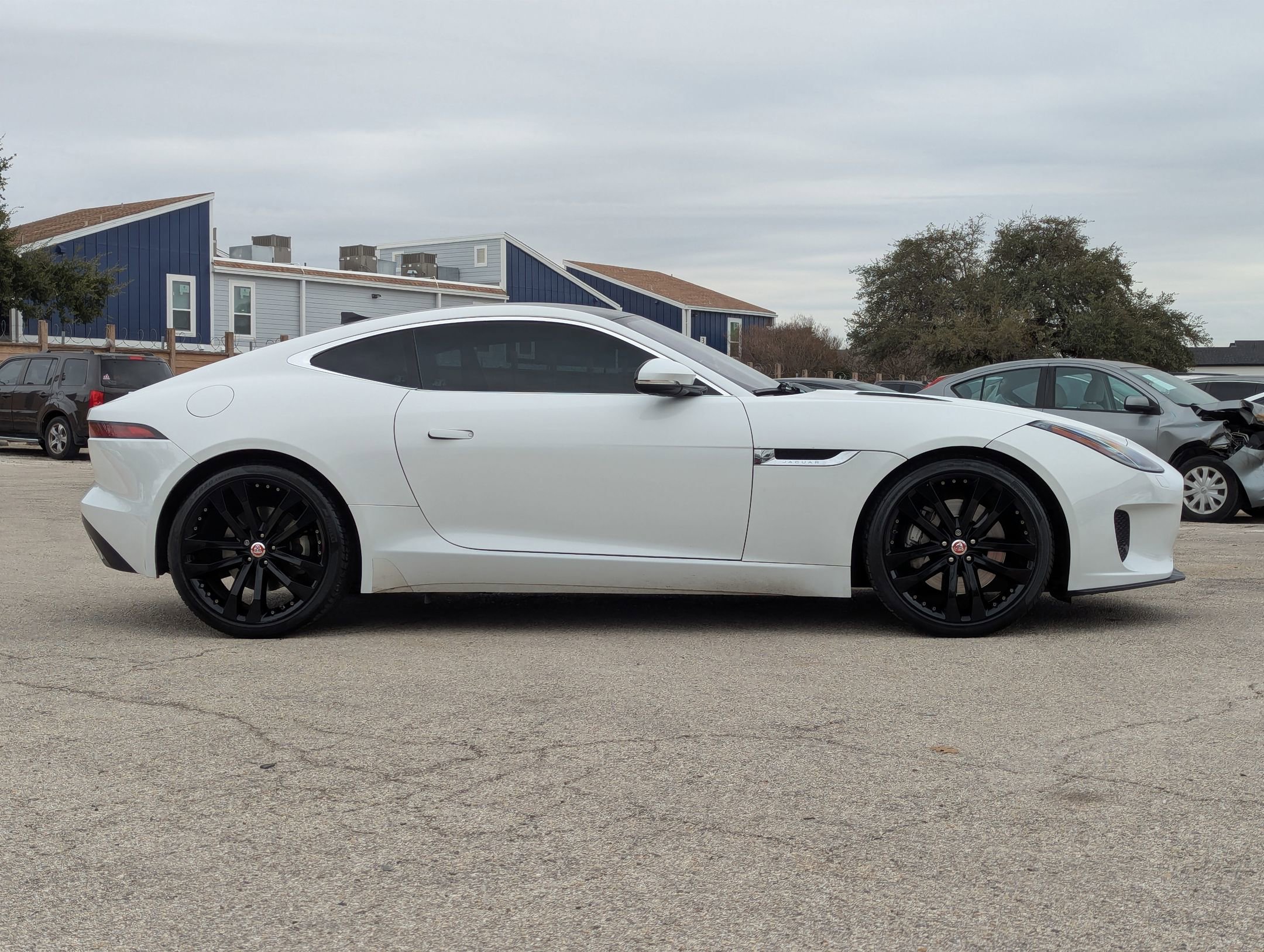 Used 2019 Jaguar F-TYPE Coupe image 3