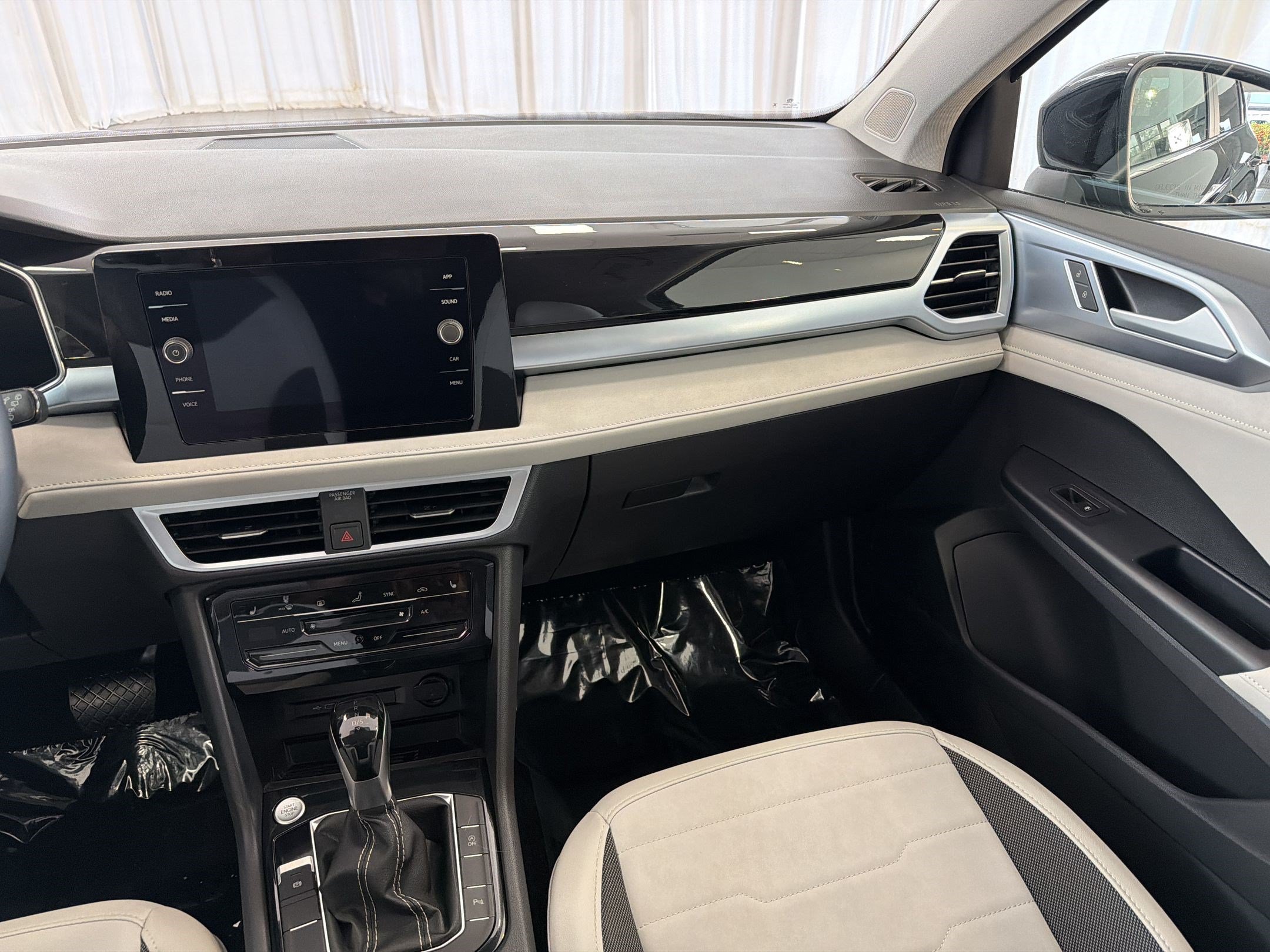 New 2026 Volkswagen Taos SE FWD image 28