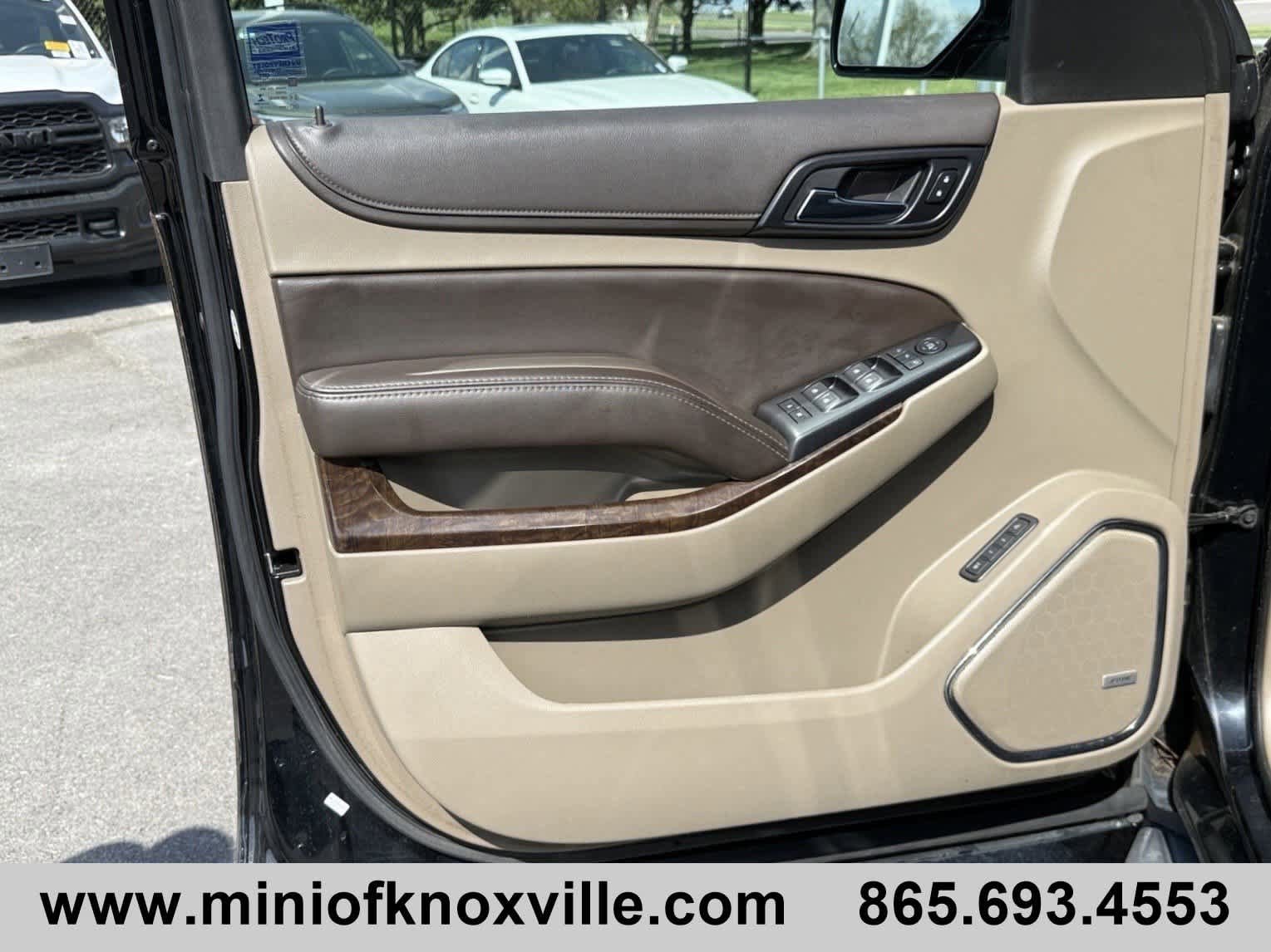 Used 2017 Chevrolet Suburban LT w/ Luxury Package RWD image 15