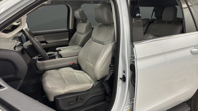 Used 2025 Ford Expedition Max Active AWD/4WD image 9
