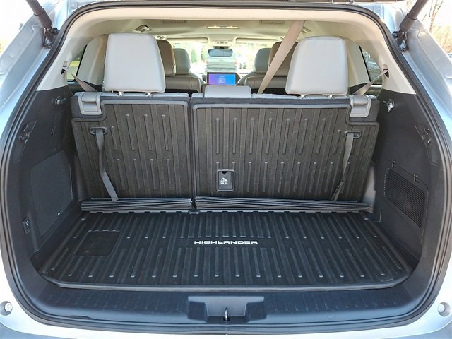 Used 2024 Toyota Highlander Limited image 29