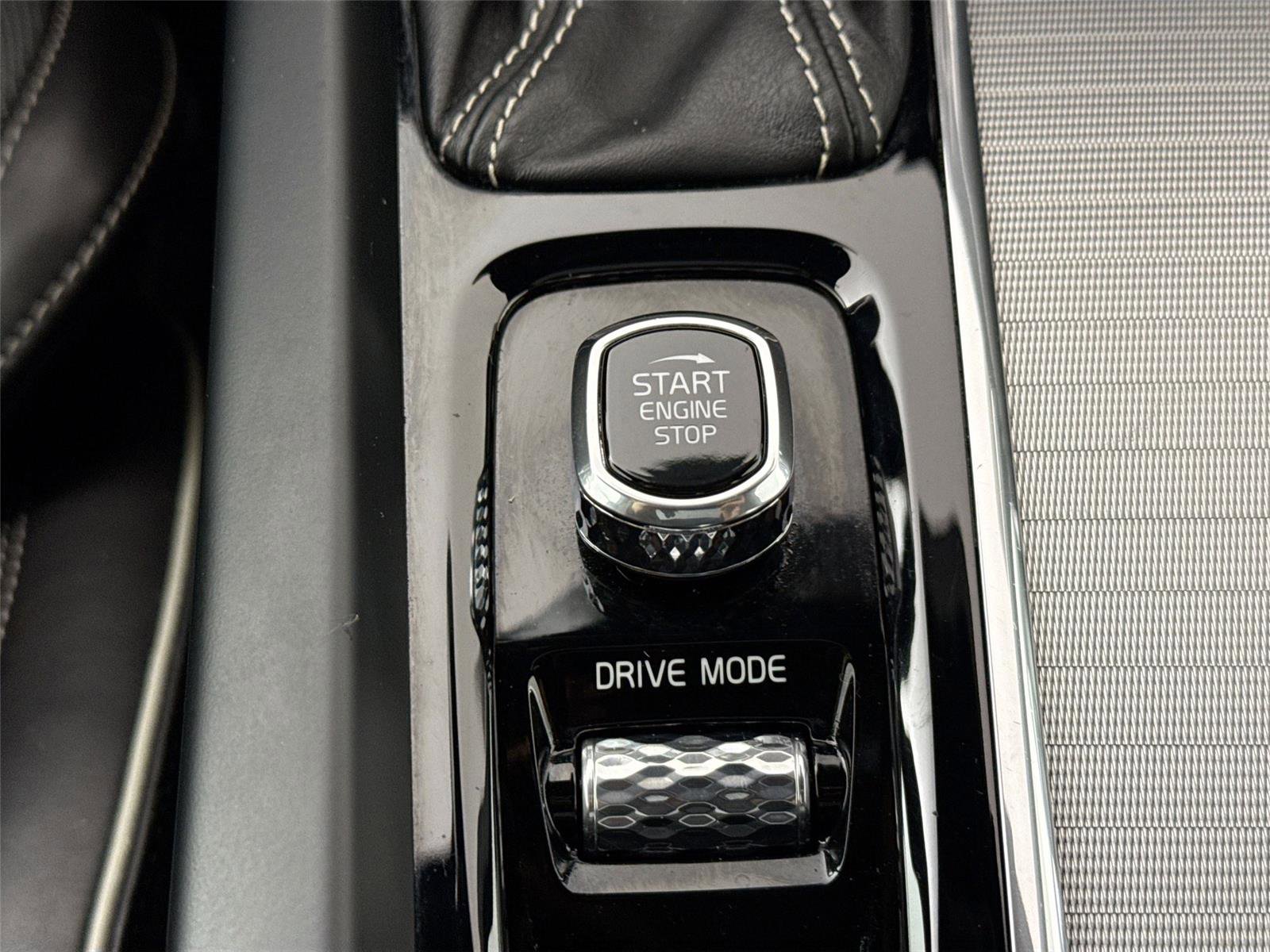 Used 2019 Volvo S60 T5 R-Design image 28