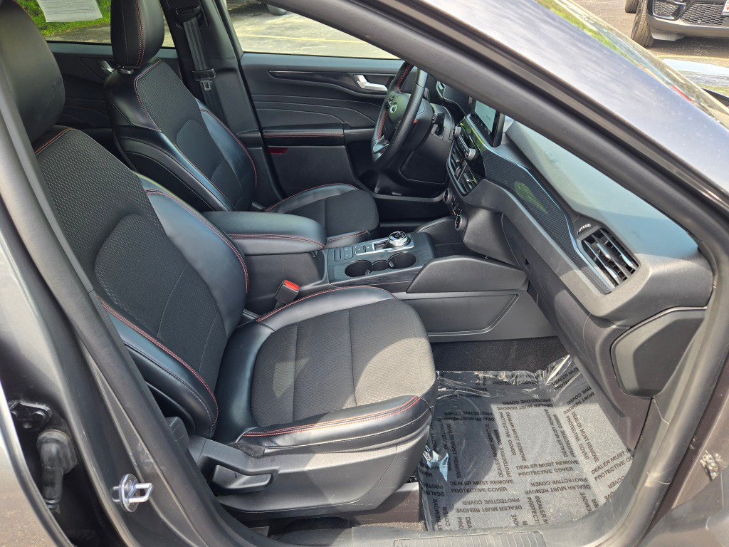 Used 2025 Ford Escape ST-Line AWD/4WD image 7