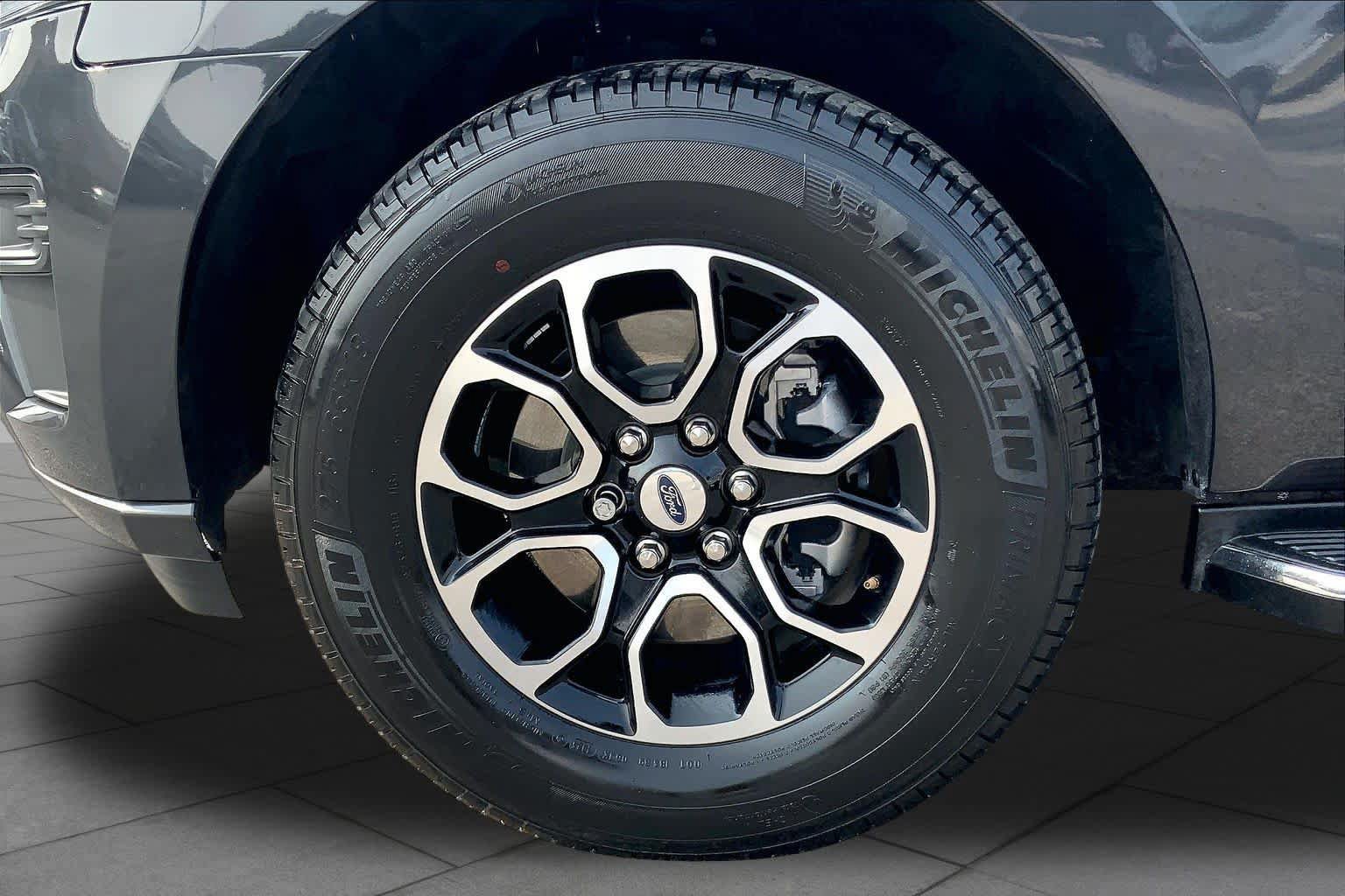 Used 2023 Ford Expedition XLT RWD image 11