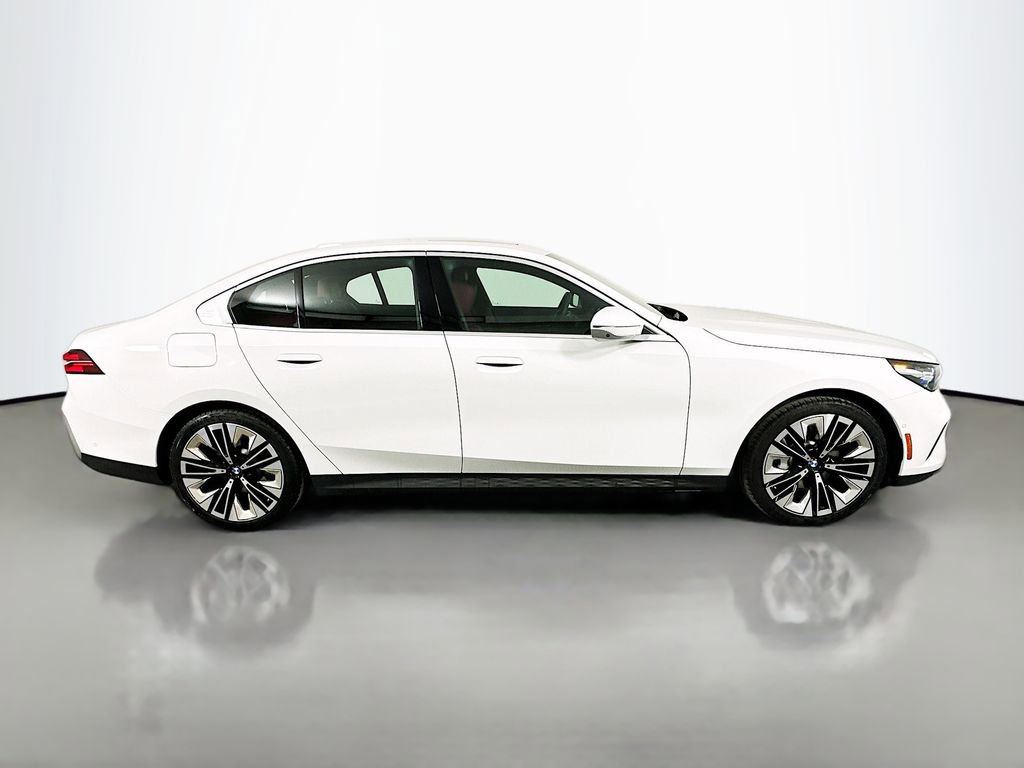 Used 2025 BMW 530i w/ Premium Package image 4