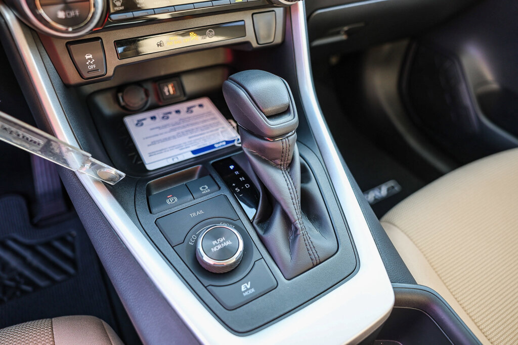 Certified 2025 Toyota RAV4 LE image 12