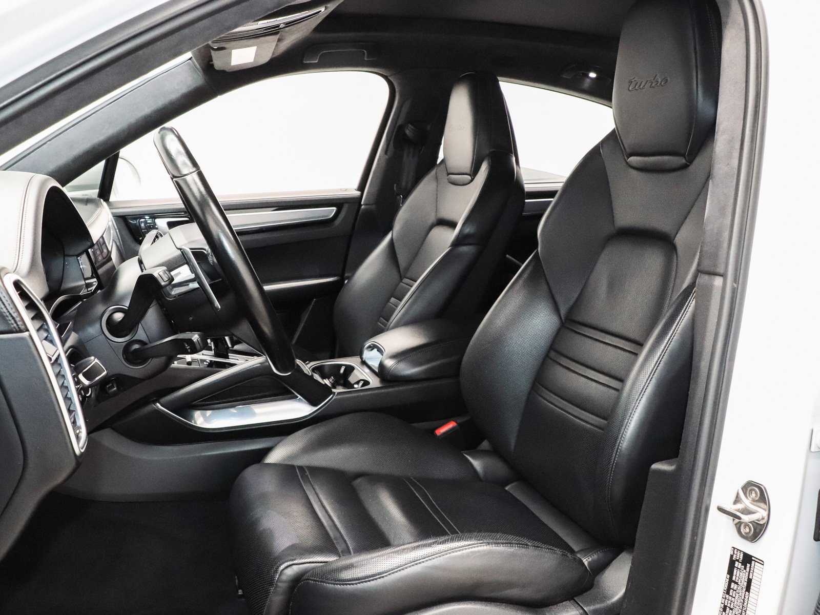 Used 2020 Porsche Cayenne Turbo image 20