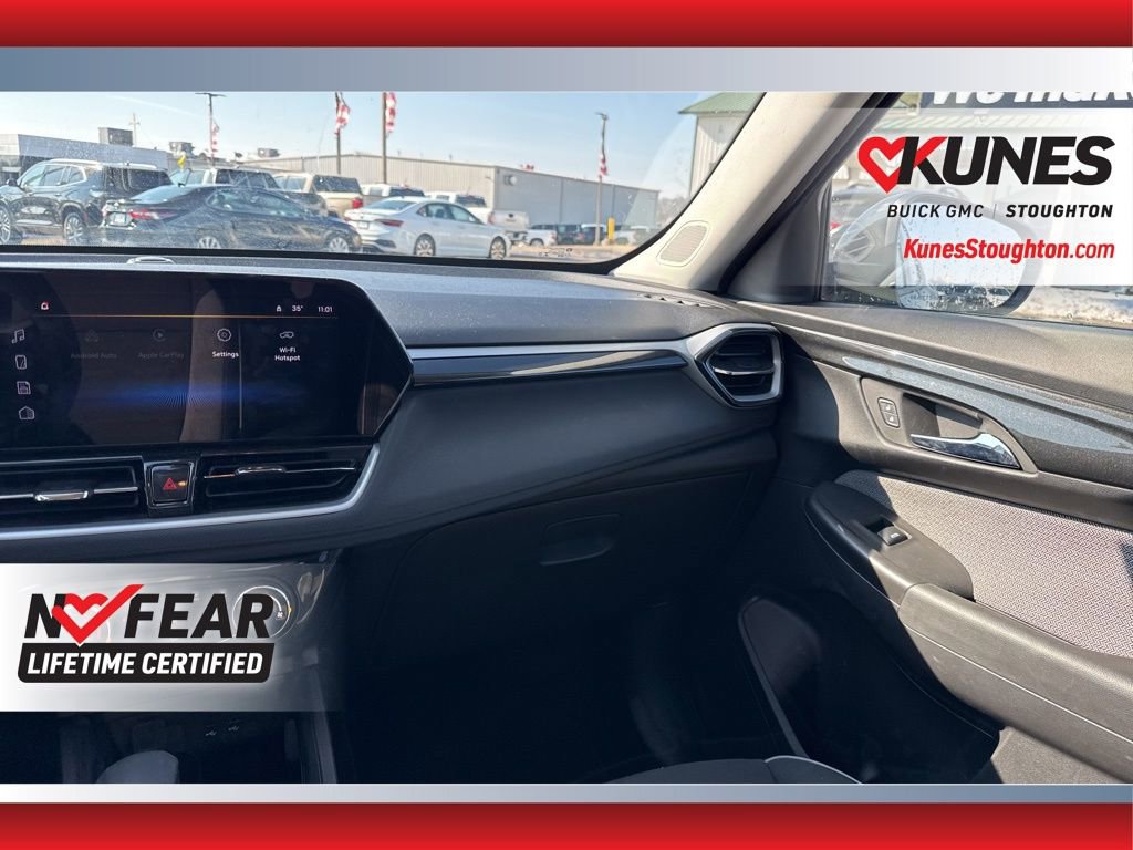 Used 2025 Chevrolet TrailBlazer LT w/ Driver Confidence Package image 40