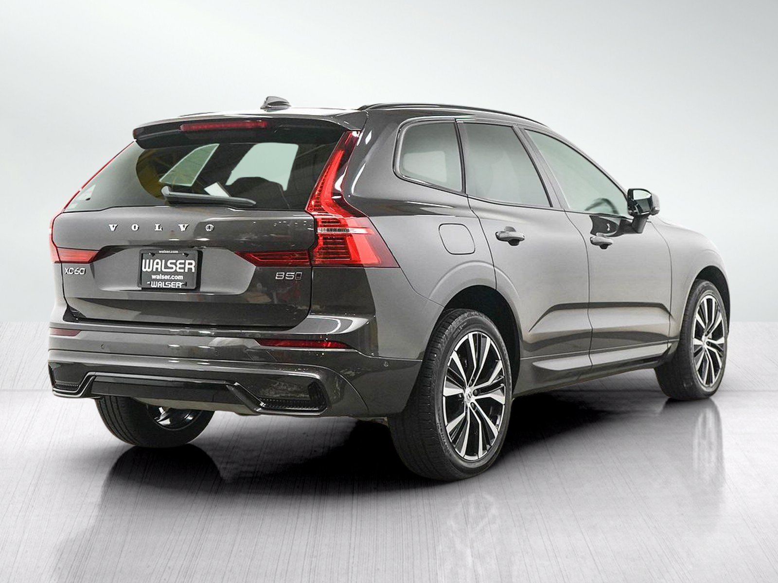 Used 2025 Volvo XC60 B5 Plus AWD/4WD image 5