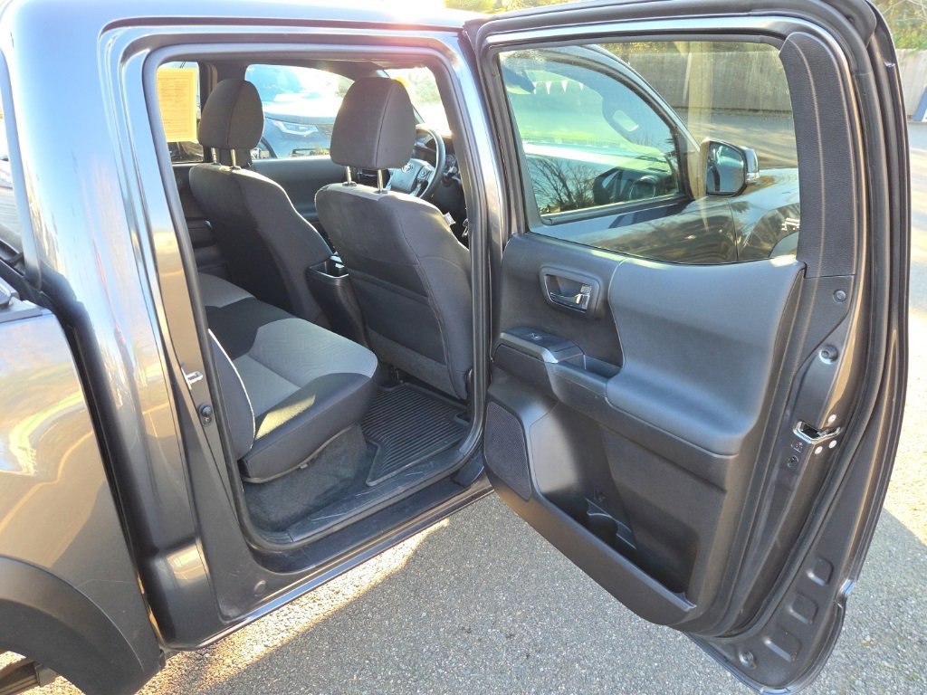 Used 2021 Toyota Tacoma TRD Off-Road image 17