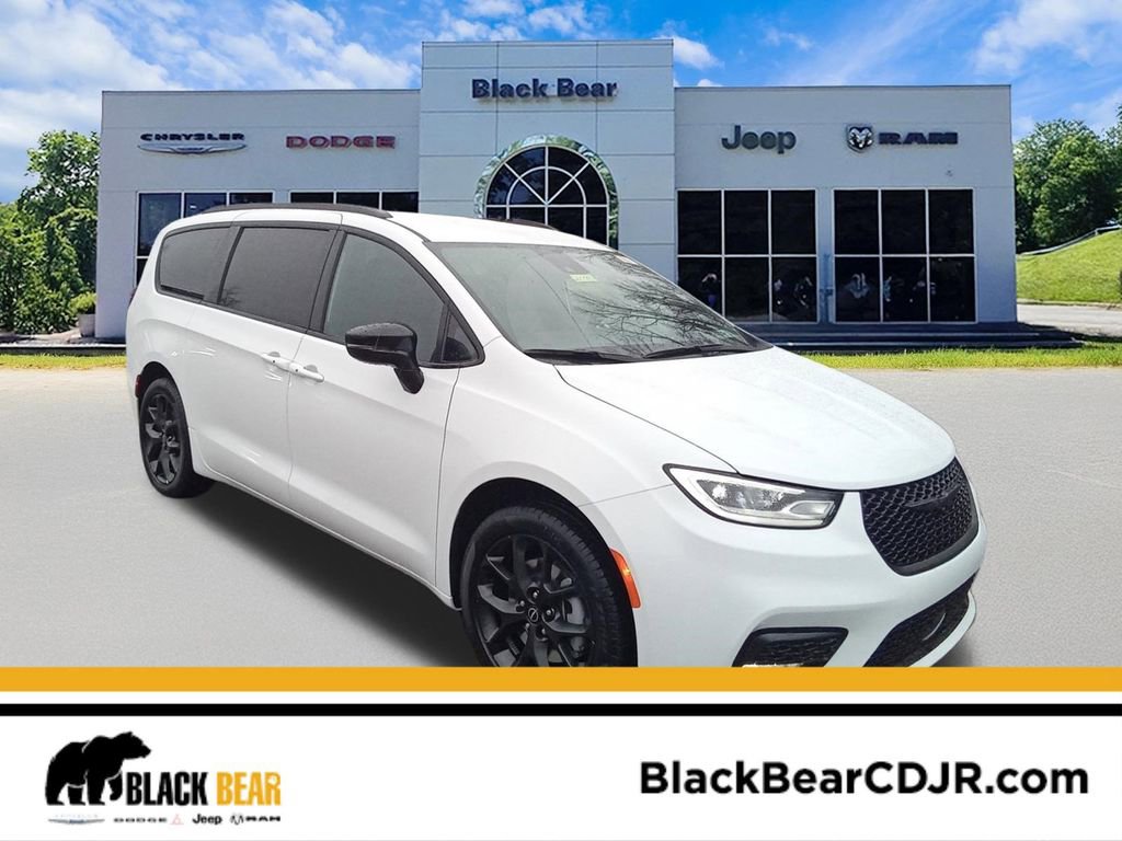 New 2026 Chrysler Pacifica Select w/ S Appearance Package
