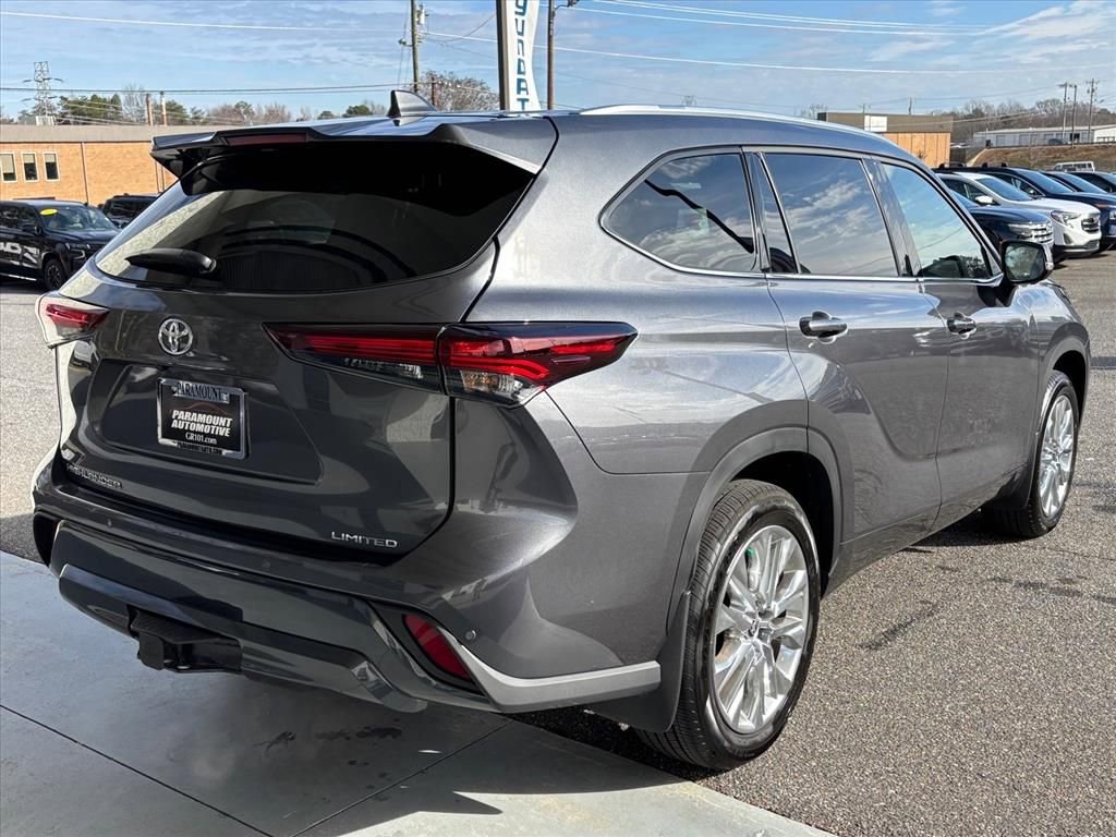 Used 2025 Toyota Highlander Limited image 26