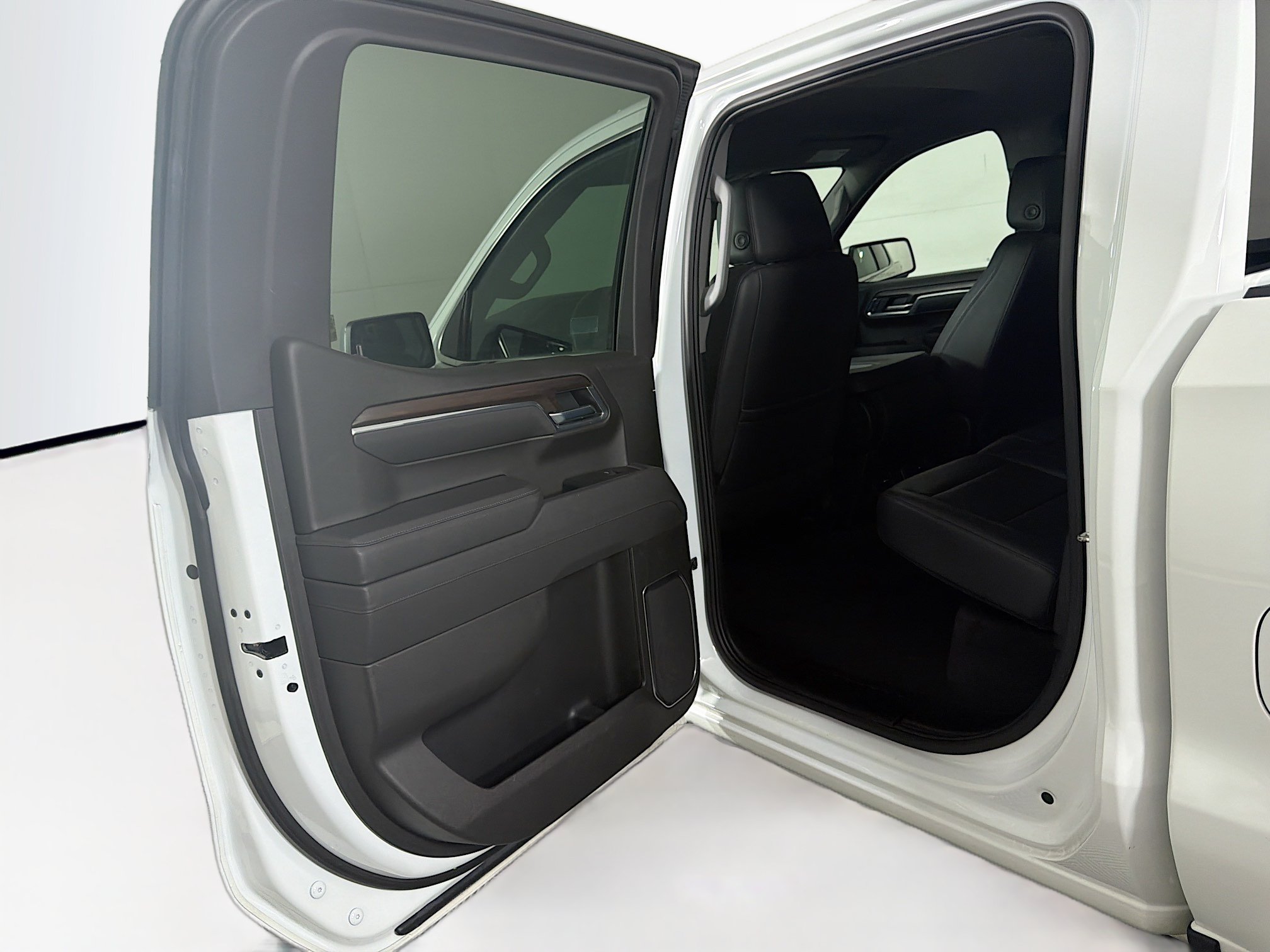Used 2025 GMC Sierra 1500 SLT RWD image 26