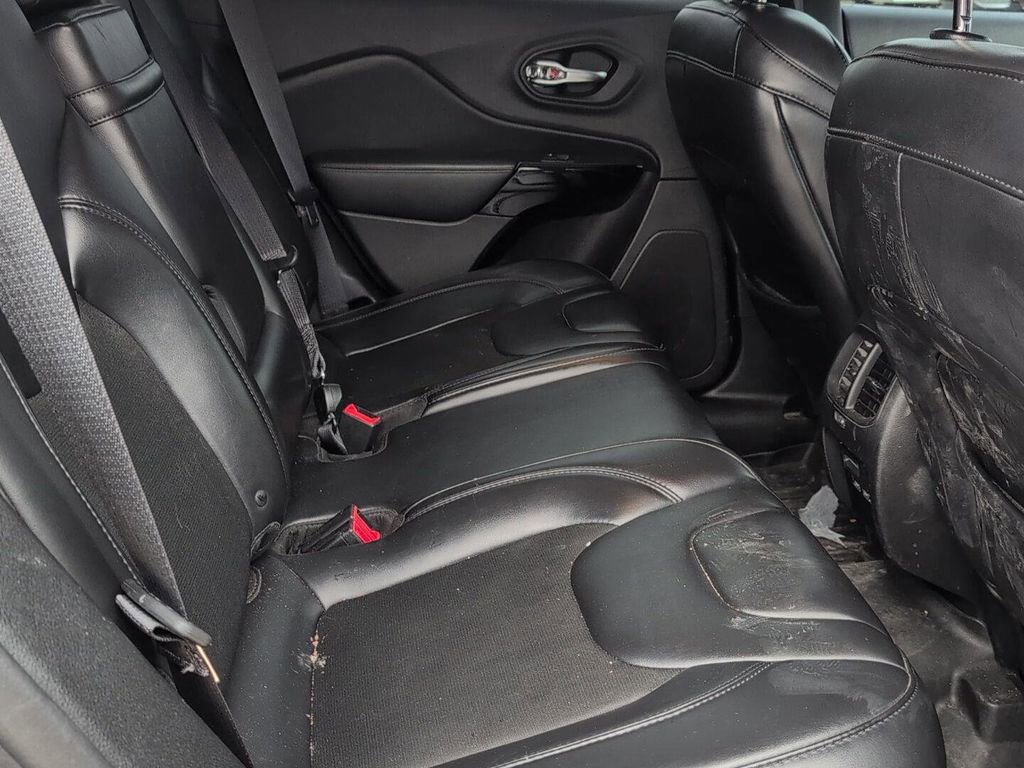 Used 2019 Jeep Cherokee Latitude Plus image 5